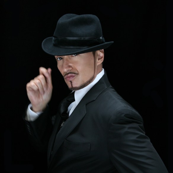 JOHNNYhandmotion2WEB