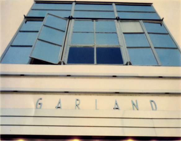 05_garlandressingroommgm